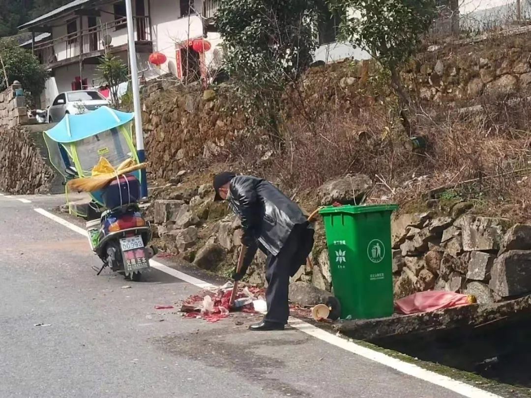 百丈山多措并举加强疫情防控期间农村生活垃圾处理